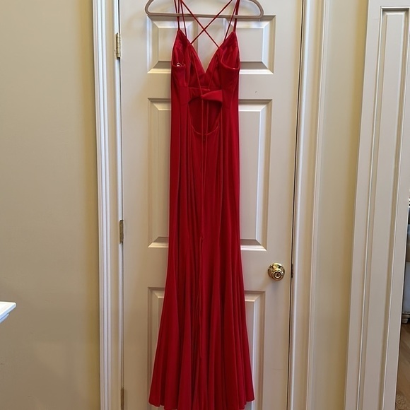 Faviana Long Mermaid Red Gown with Criss Cross Back Sz6 - Picture 3 of 14